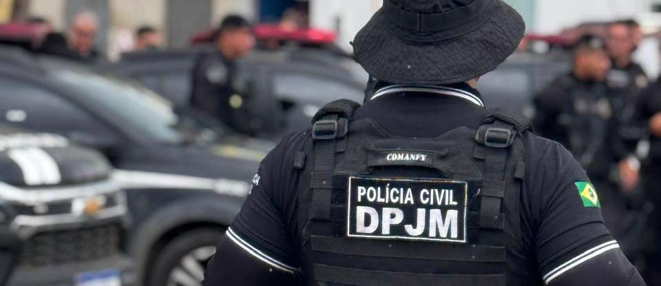 Durante operação, Polícia Civil captura quatro suspeitos de integrar grupo criminoso, porte de arma e contrabando em Caucaia