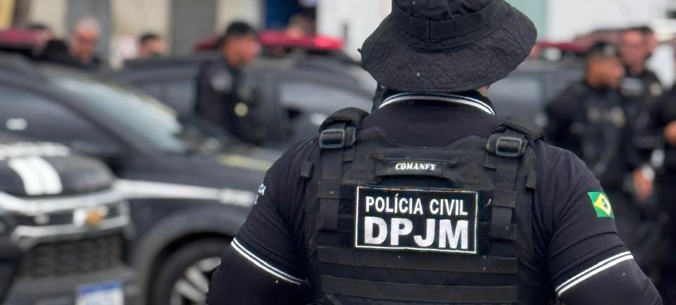 Durante operação, Polícia Civil captura quatro suspeitos de integrar grupo criminoso, porte de arma e contrabando em Caucaia