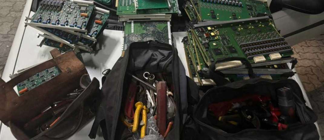 PMCE prende dupla suspeita de furto e recupera placas de telecomunicações na Varjota