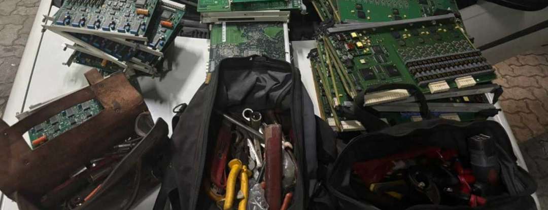 PMCE prende dupla suspeita de furto e recupera placas de telecomunicações na Varjota