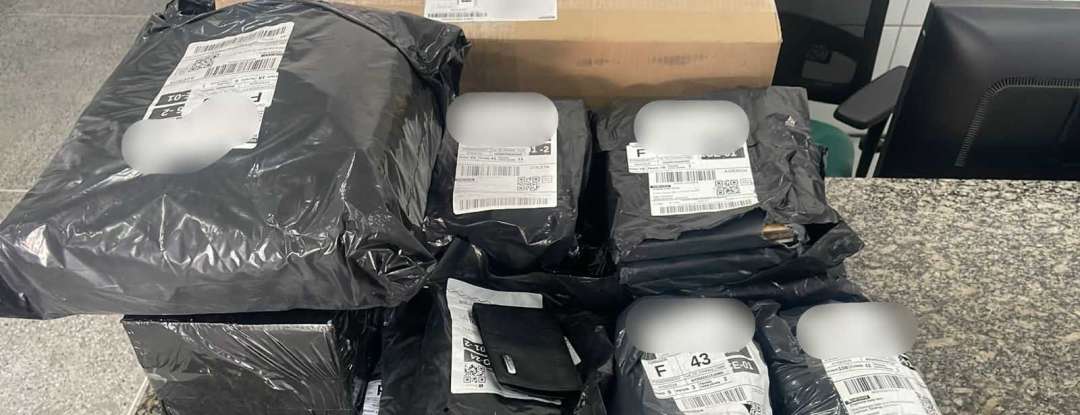 Com apoio do Nuvid/ Ciops/ SSPDS, trio suspeito de roubo em parada de ônibus é preso com celulares, tablets e encomendas