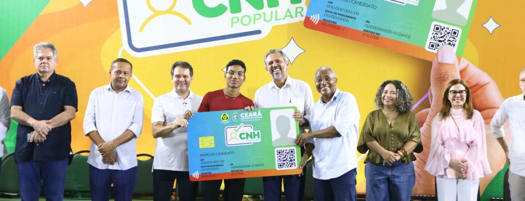 Governo do Ceará entrega cinco mil cartões da CNH Popular para candidatos de Fortaleza