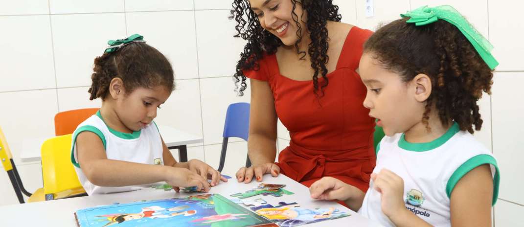 Da Primeira Infância ao Ensino Médio: Governo do Ceará entrega CEI e tablets para estudantes em Solonópole