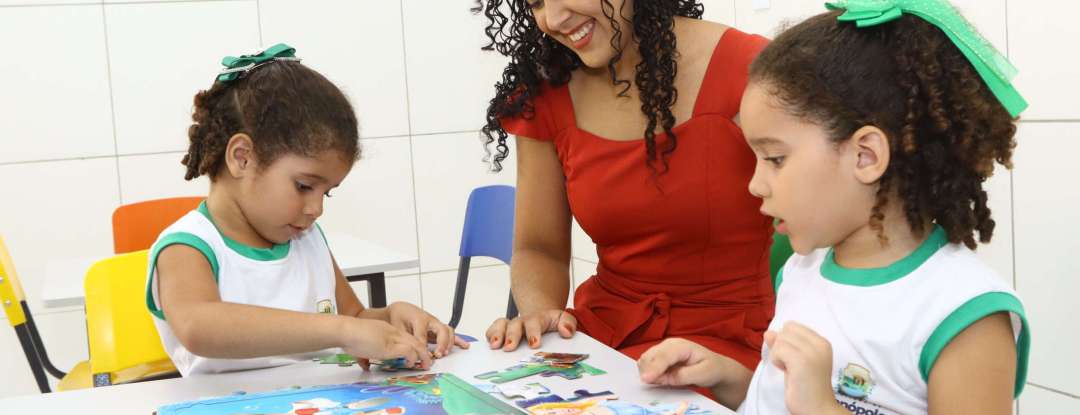 Da Primeira Infância ao Ensino Médio: Governo do Ceará entrega CEI e tablets para estudantes em Solonópole