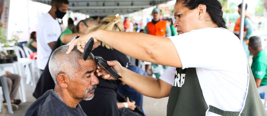 Bairro Dom Lustosa recebe serviços do Projeto Acolher
