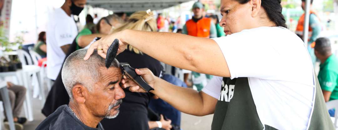 Bairro Dom Lustosa recebe serviços do Projeto Acolher