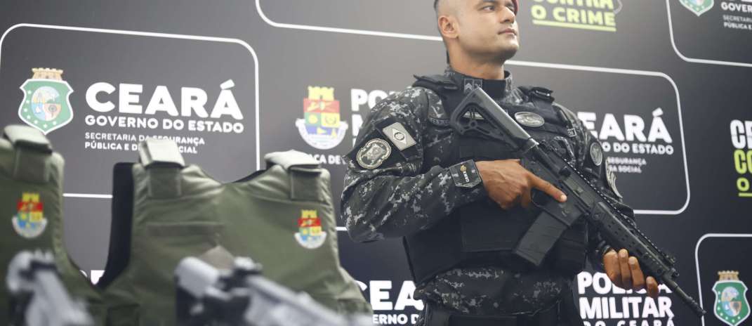 Polícia Militar do Ceará recebe novas armas e quase 4,5 mil coletes de proteção balística