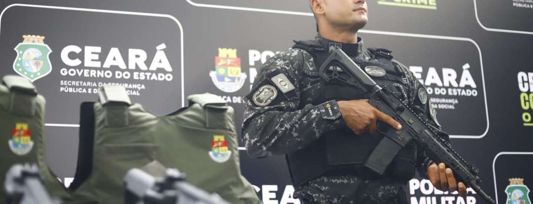 Polícia Militar do Ceará recebe novas armas e quase 4,5 mil coletes de proteção balística