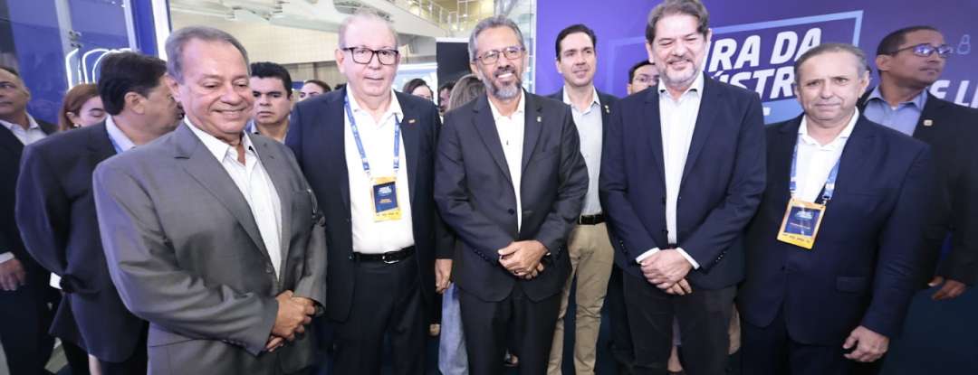 Governador Elmano de Freitas defende indústria como prioridade na política de incentivo fiscal do Estado