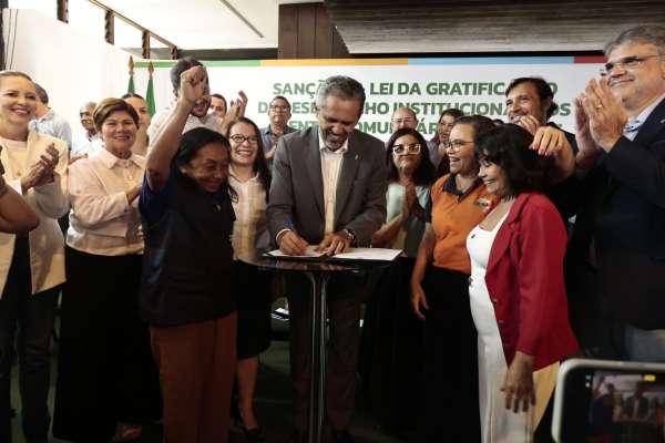 Governo do Ceará sanciona lei que garante gratificação financeira aos agentes comunitários de saúde