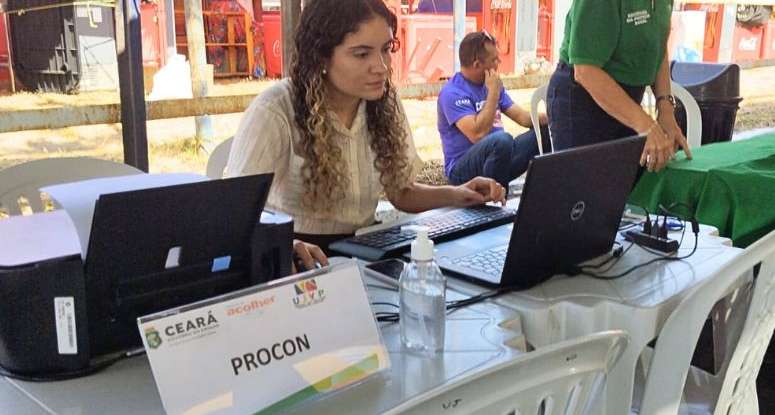 Procon Ceará realiza atendimento ao público na Praça do Ferreira nesta sexta-feira (6)