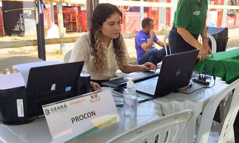 Procon Ceará realiza atendimento ao público na Praça do Ferreira nesta sexta-feira (6)