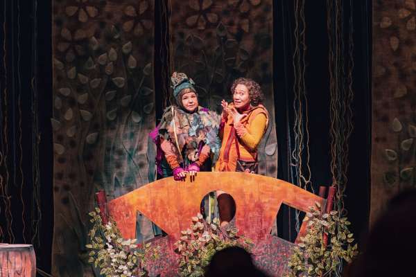 Palco de vozes e presenças femininas: Teatro Carlos Câmara celebra o Mês do Teatro e do Circo com programação gratuita