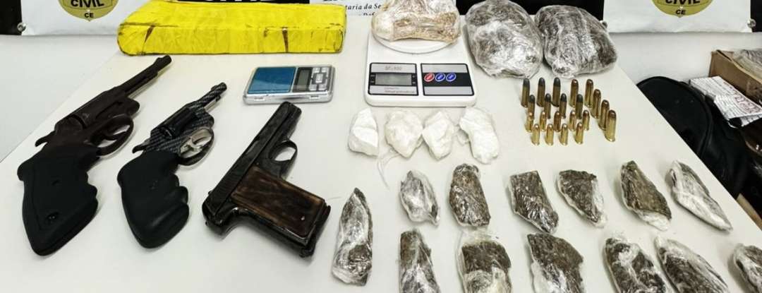 Homem em posse de três armas de fogo e drogas é preso em flagrante pela PCCE em Juazeiro do Norte