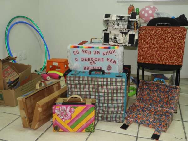 Sobrado Dr. José Lourenço promove curso sobre construção da mala de palhaço na Vila das Artes