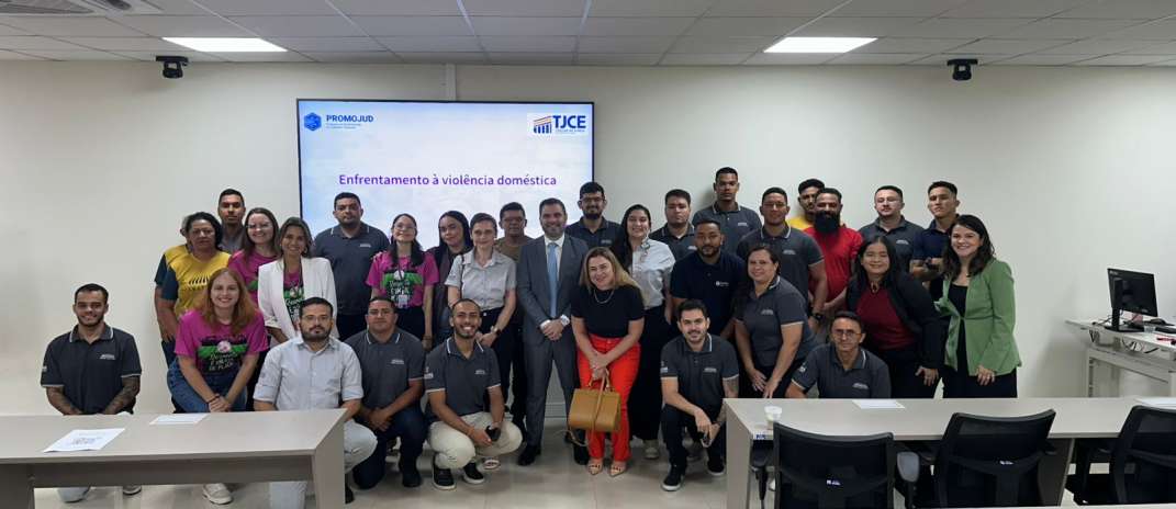 Colaboradores da Arena Castelão recebem capacitação sobre atendimento a mulheres vítimas de violência em praças esportivas