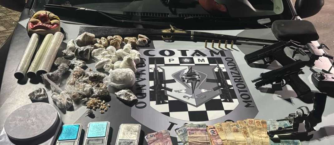 PMCE captura três pessoas na posse de armas de fogo e drogas em Barbalha