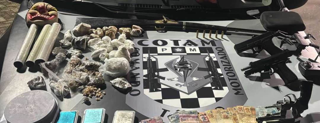 PMCE captura três pessoas na posse de armas de fogo e drogas em Barbalha