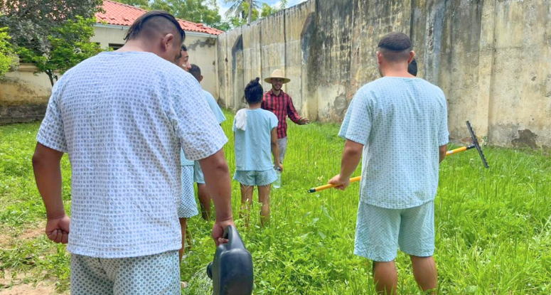 Pacientes do Hospital de Saúde Mental participam de curso de cultivo de hortas como parte do processo terapêutico