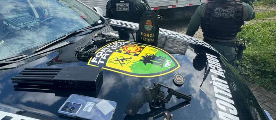 Polícia Militar frustra roubo de carga e apreende revólver na Messejana 
