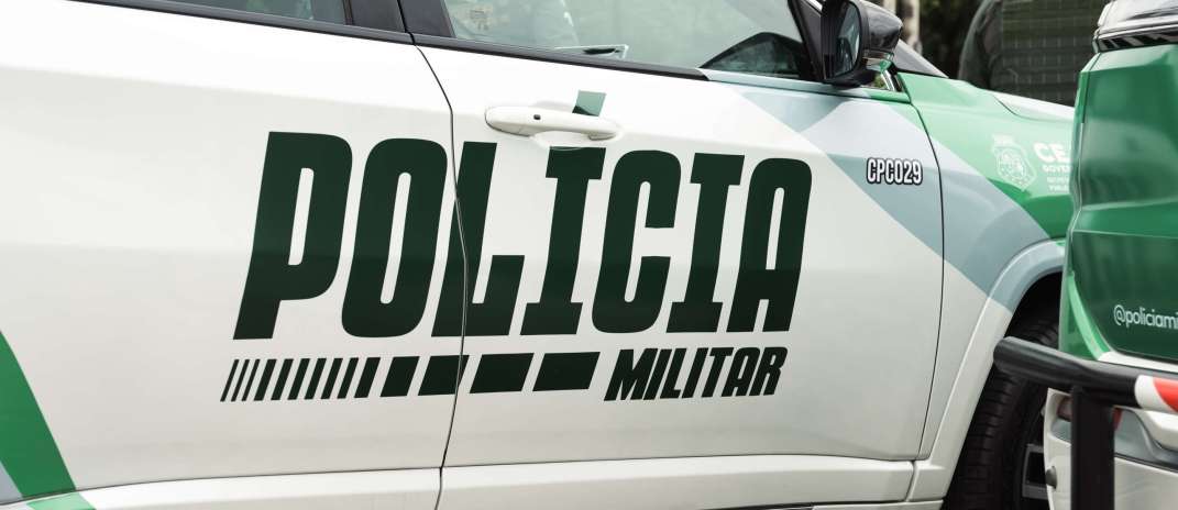 Dupla é capturada em posse de arma de fogo, munições e drogas em Parambu