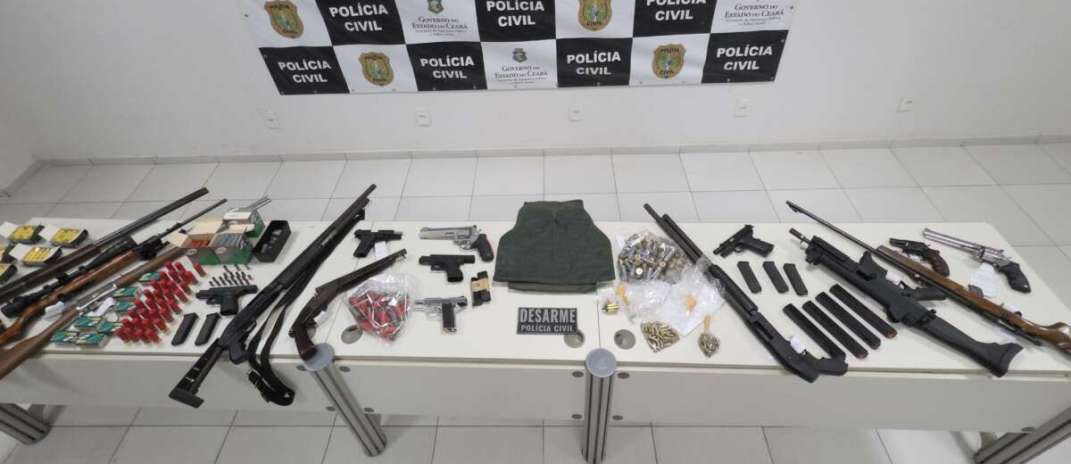 Durante operação, PCCE prende cinco CACs e apreende 18 armas e 769 munições em Fortaleza