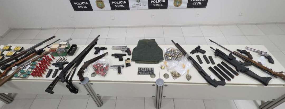 Durante operação, PCCE prende cinco CACs e apreende 18 armas e 769 munições em Fortaleza