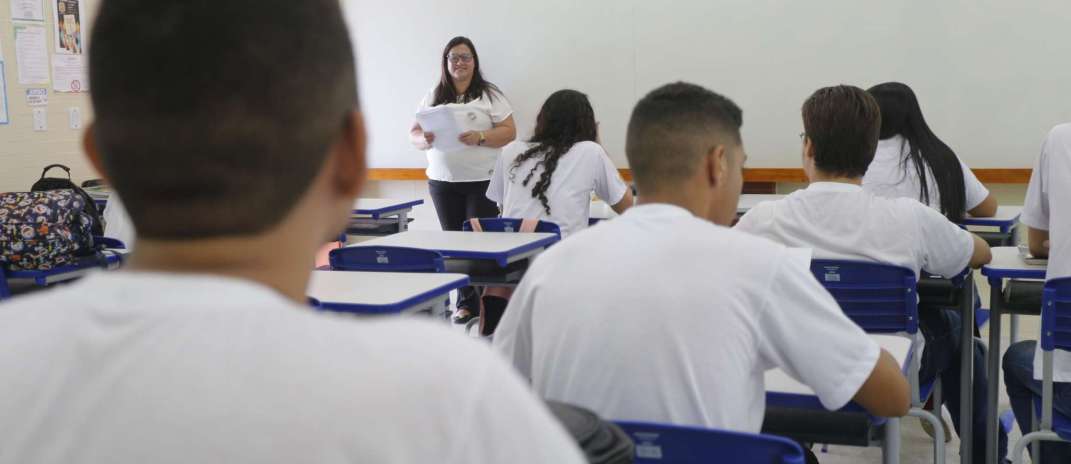 Governo paga reajuste de 5,4% aos professores, com retroativo de janeiro e fevereiro