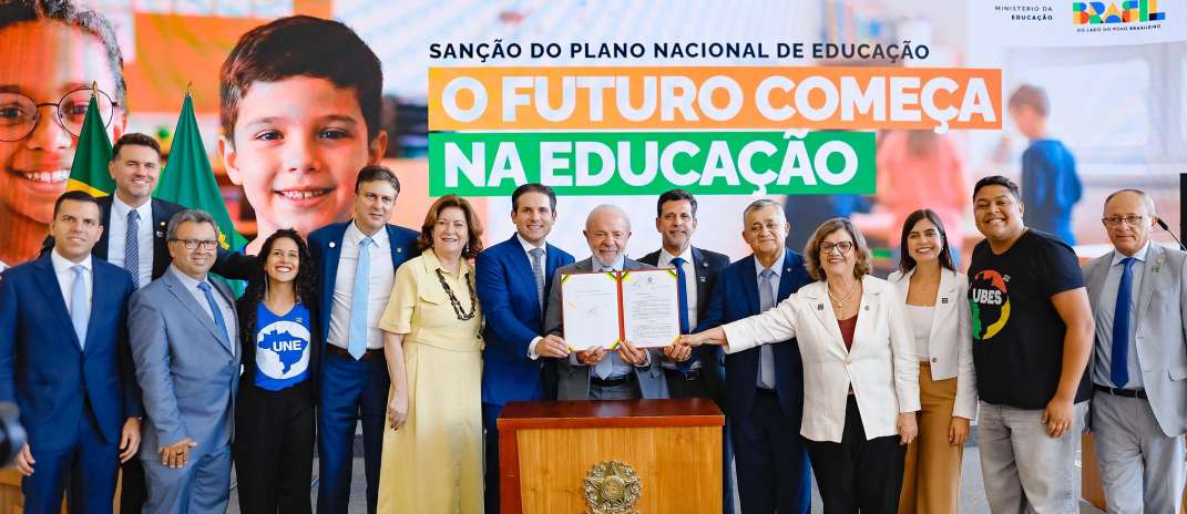 Governador Elmano de Freitas participa da sanção do Plano Nacional de Educação, em Brasília