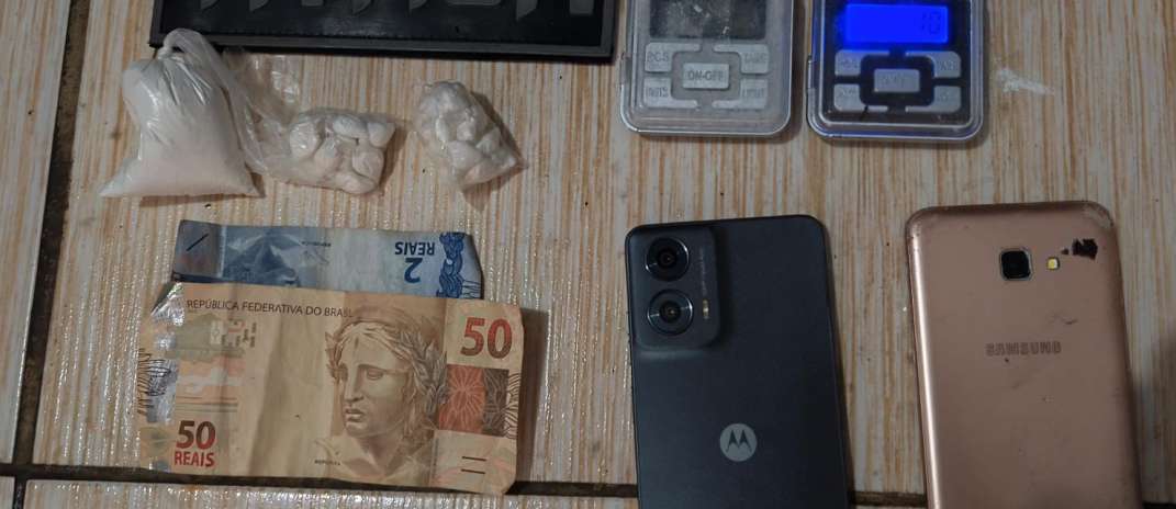 Polícia Militar prende suspeito e apreende drogas no Antônio Bezerra