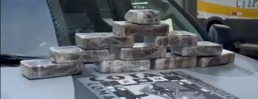 Polícia Militar prende homem em ônibus interestadual com 10,5 kg de crack
