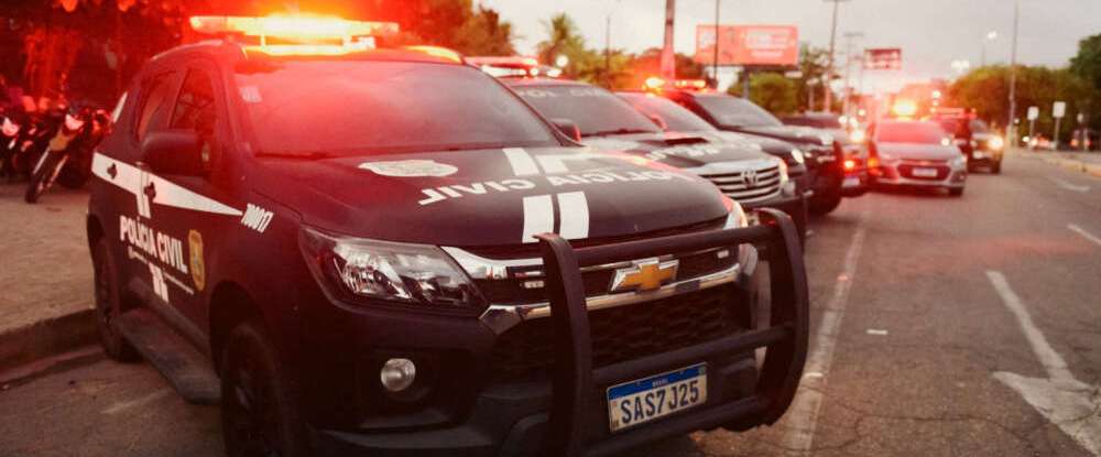 PCCE cumpre quatro mandados de prisão e 13 de busca e apreensão contra integrantes de grupo criminoso em Fortaleza