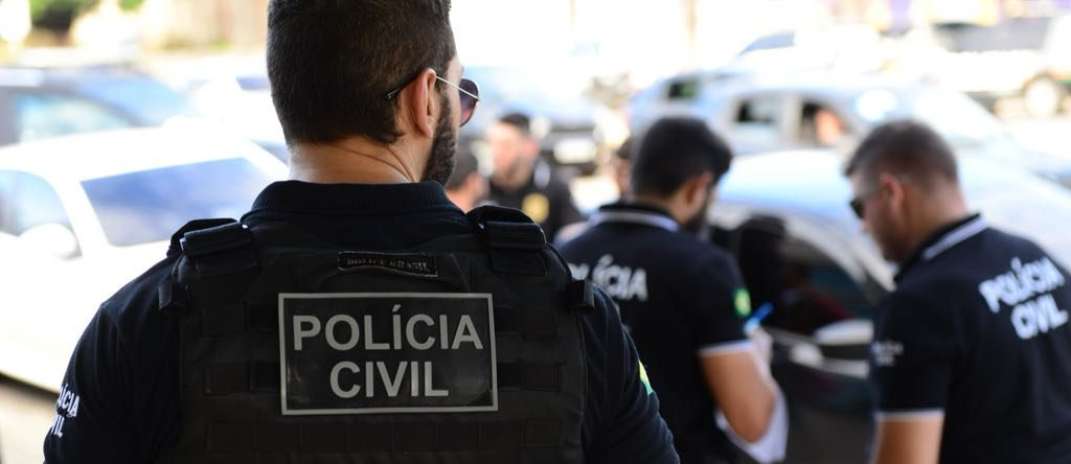 Dupla é presa em flagrante pela PCCE por extorsão e integrar organização criminosa em Fortaleza