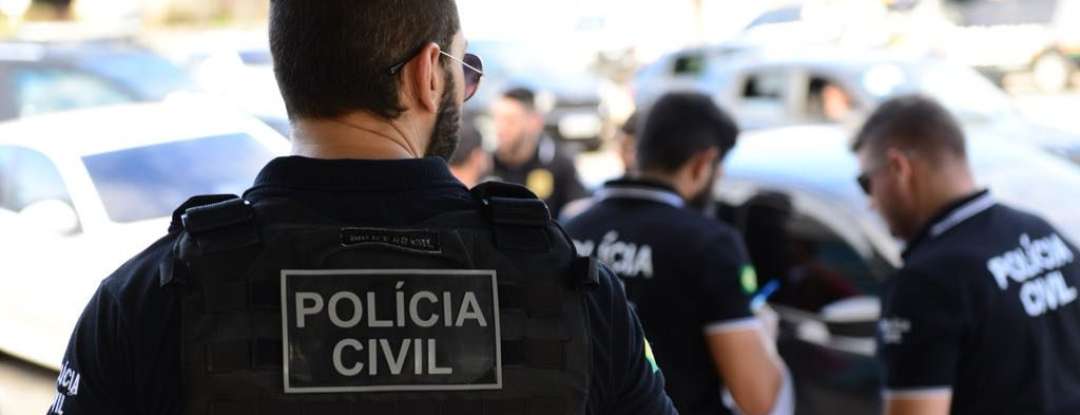 Dupla é presa em flagrante pela PCCE por extorsão e integrar organização criminosa em Fortaleza