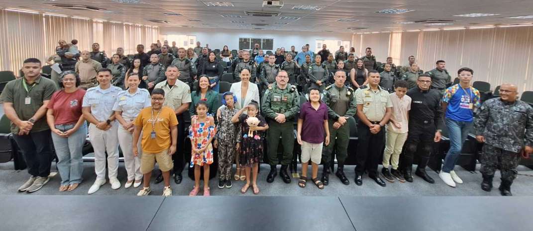 PMCE realiza formatura de 304 policiais em capacitação para abordagem de pessoas com autismo