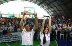 Governo do Ceará entrega tablets para 833 alunos em Ipueiras, Poranga e Ipaporanga