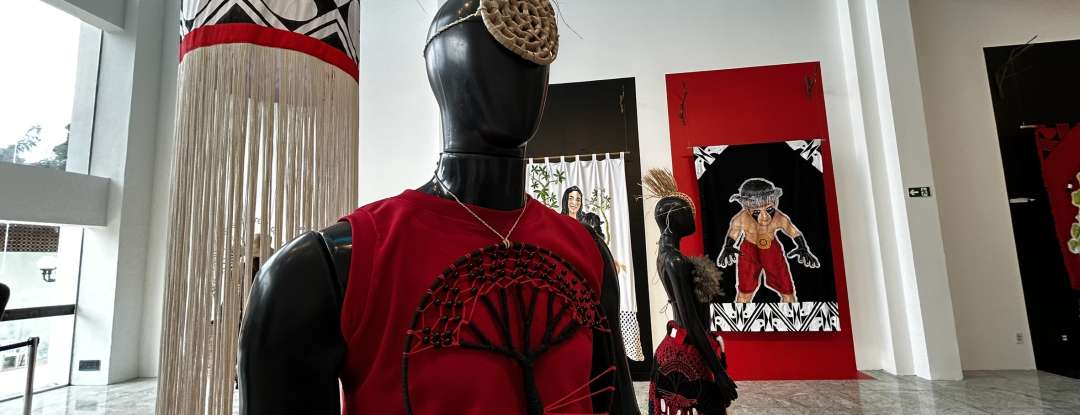 Abril indígena: Sobrado Dr. José Lourenço realiza a exposição Torém – tear dos encantados no Teatro Carlos Câmara