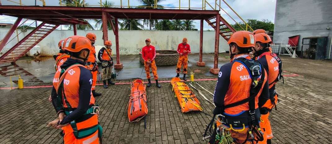 AESP e CBMCE promovem formação em operações de salvamento de alto risco