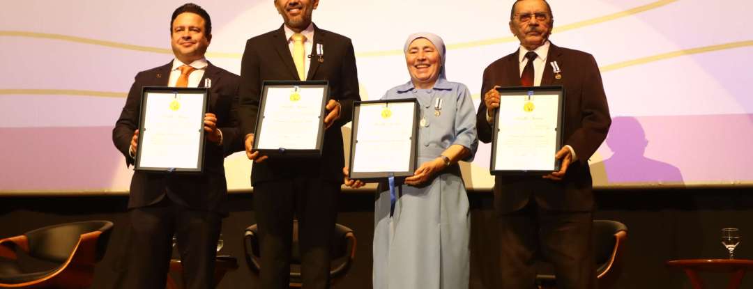 Na abertura das celebrações dos 300 anos de Fortaleza, governador Elmano de Freitas recebe Medalha Iracema