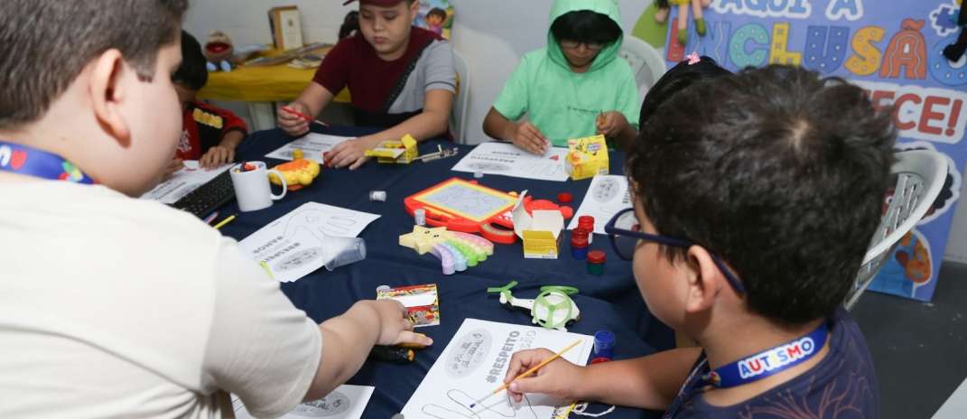 Toque, escuta e cuidado: painel sensorial amplia acolhimento a crianças atípicas na Vila Social do Canindezinho
