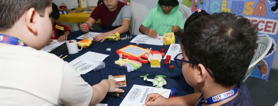 Toque, escuta e cuidado: painel sensorial amplia acolhimento a crianças atípicas na Vila Social do Canindezinho