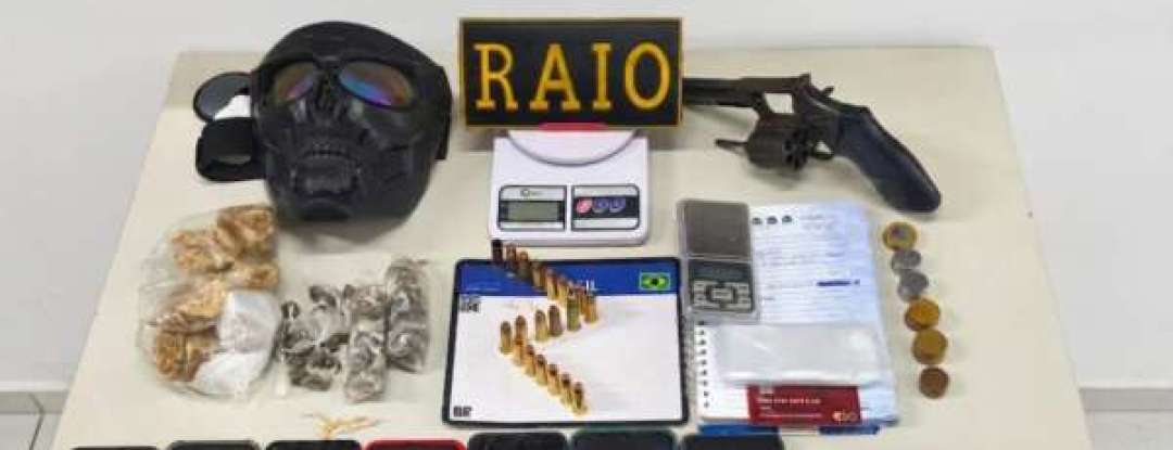 Trio é preso pela PMCE com drogas, arma, munições e aves silvestres em Coreaú