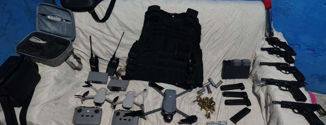 Durante ação conjunta, trio é preso em posse de cinco armas, 110 munições e drones no Barroso