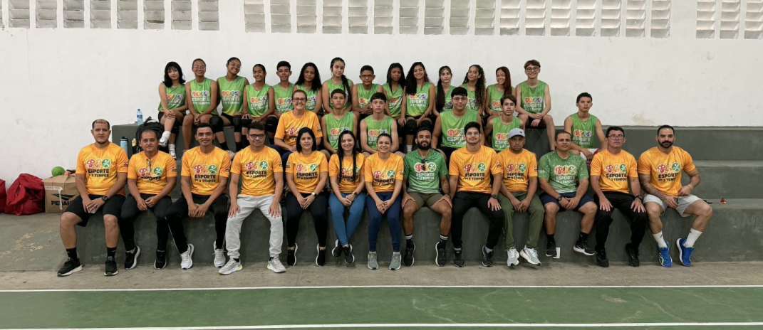 Projeto Esporte em 3 Tempos realiza formação continuada de voleibol em Cedro