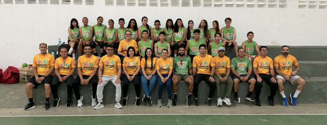 Projeto Esporte em 3 Tempos realiza formação continuada de voleibol em Cedro