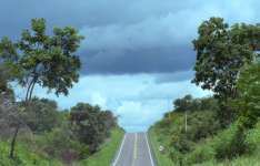 Proximidade da ZCIT deve manter céu nublado e favorecer chuvas no Ceará até quarta-feira (29)