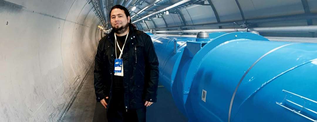 Professor da rede estadual participa de formação no CERN, em Genebra, na Suíça