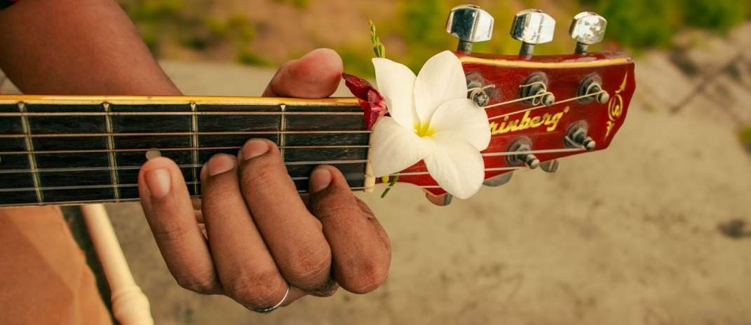 “Só sabe quem mora lá”: CCBJ circula espetáculo da primeira turma do curso técnico em instrumento musical  