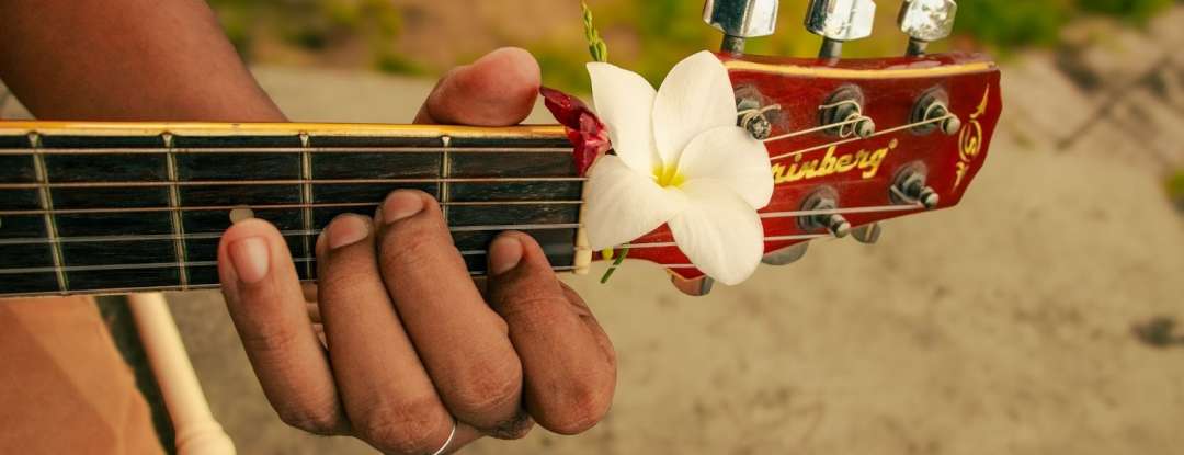 “Só sabe quem mora lá”: CCBJ circula espetáculo da primeira turma do curso técnico em instrumento musical  
