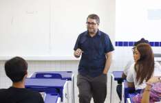 Governador Elmano anuncia pagamento da 5ª parcela dos precatórios do Fundef a professores sem vínculo